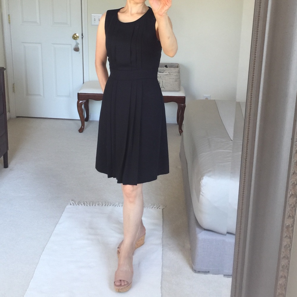 BANANA REPUBLIC PLEATED BLACK MIDI DRESS
